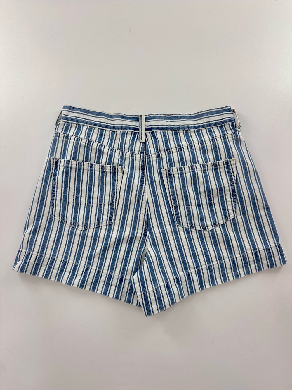 American Eagle Striped Denim High Rise Mom Short Size 4 - Picture 4 of 6